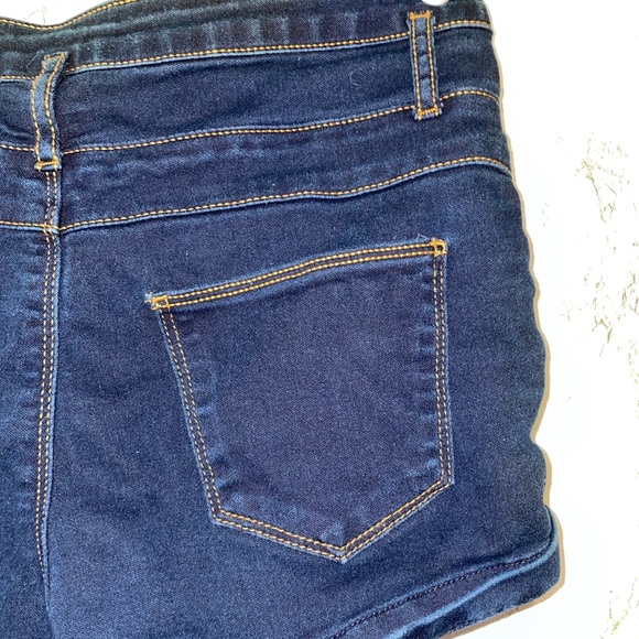 Refuge Jean shorts - Picture 4 of 5